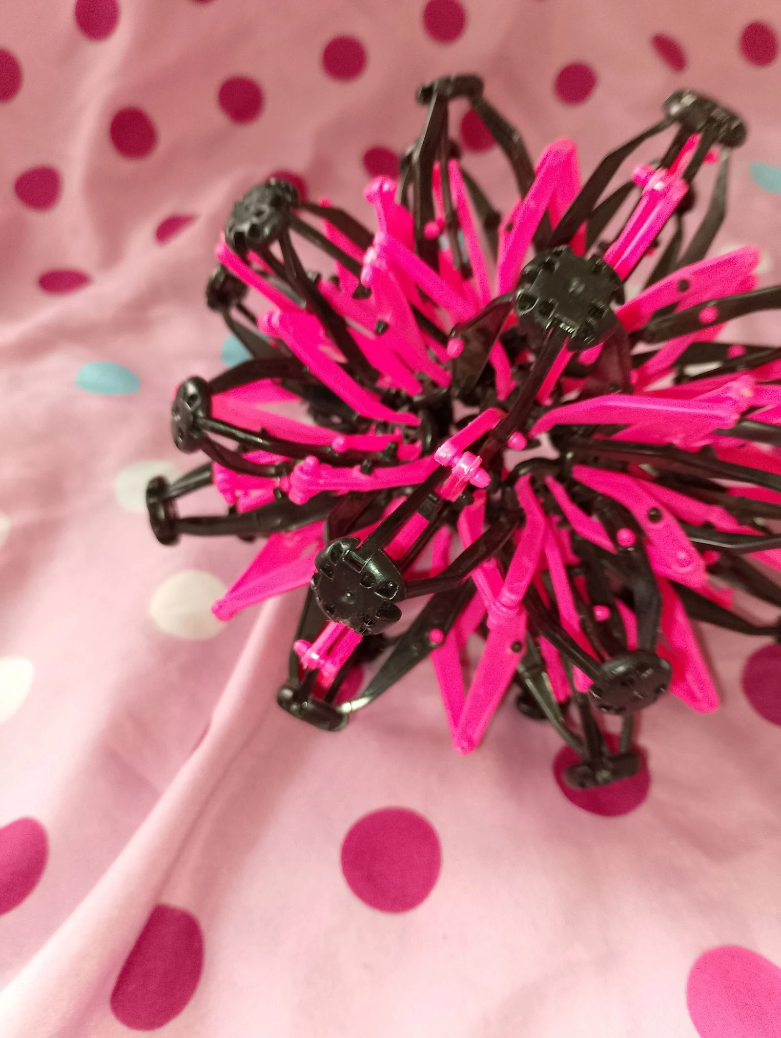 Bola mágica extensível rosa e preta – photo 3
